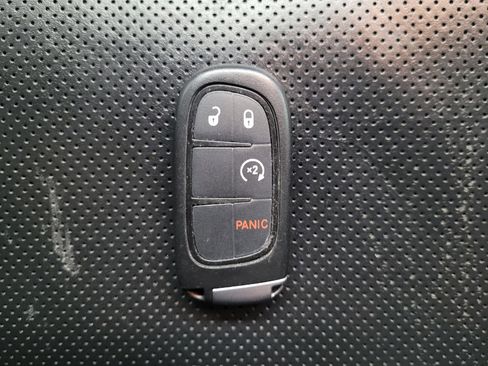 Used 2020 Jeep Cherokee Latitude Lux w/ Quick Order Package 26H Lux image 32