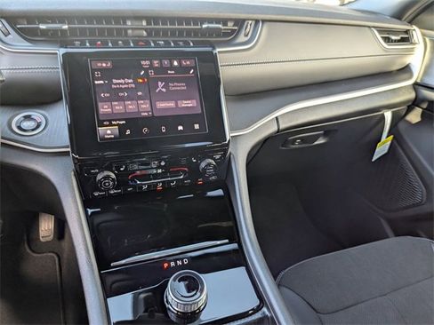 New 2025 Jeep Grand Cherokee Altitude image 20