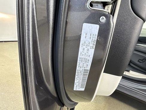 Used 2020 Chrysler Pacifica Limited w/ Advanced Safetytec Group FWD image 38