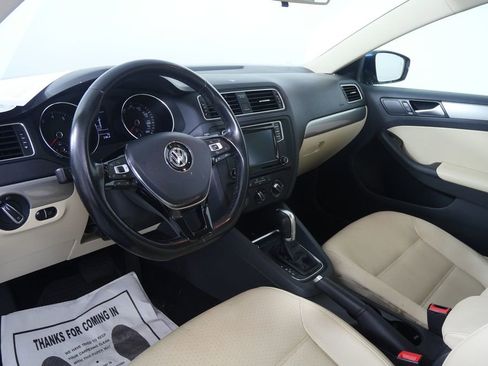 Used 2017 Volkswagen Jetta SE image 12