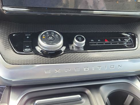 New 2027 Ford Expedition Platinum w/ Stealth Appearance Package RWD image 19