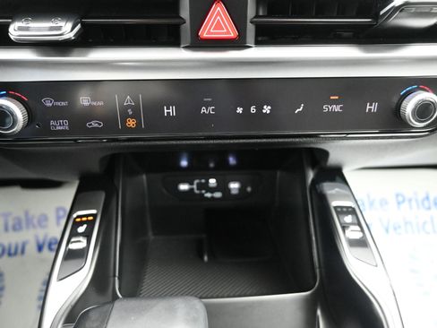 Used 2025 Kia Sorento S image 14