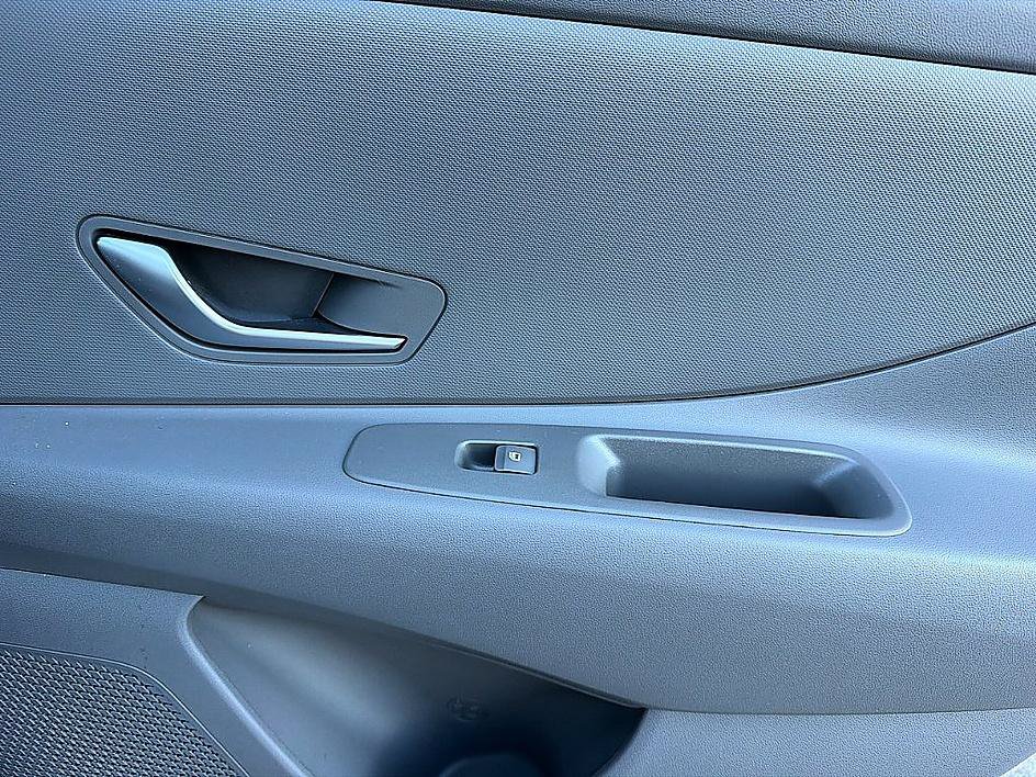 Certified 2024 Hyundai Elantra SE FWD image 26