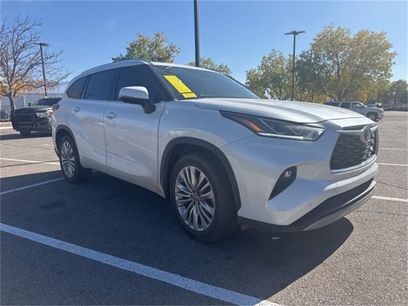 Used 2024 Toyota Highlander LE