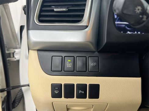 Used 2015 Toyota Highlander Limited image 17