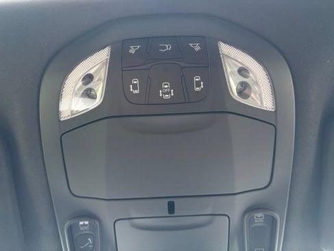 New 2027 Chrysler Pacifica Limited FWD image 34