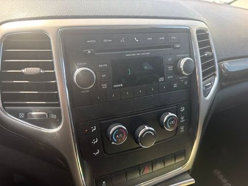 Used 2012 Jeep Grand Cherokee Laredo w/ Laredo E Group AWD/4WD image 22