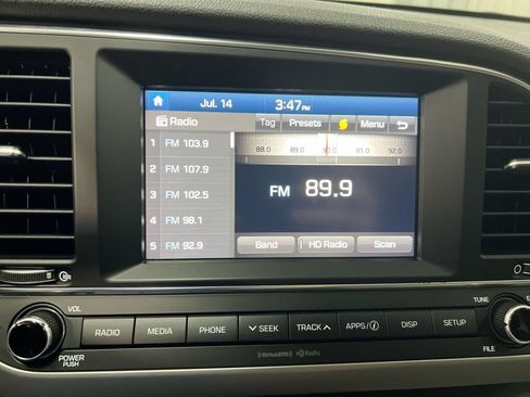 Used 2017 Hyundai Elantra SE FWD image 14