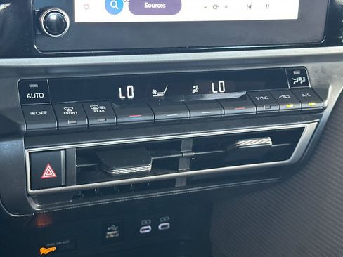 Used 2025 Toyota Camry SE image 16