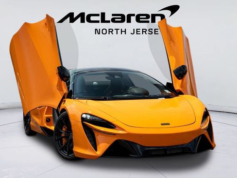Used 2025 McLaren Artura Spider RWD image 5