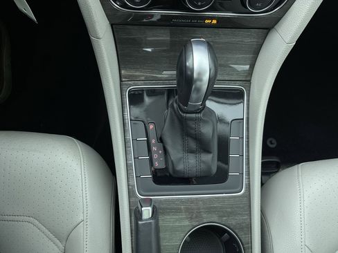 Used 2016 Volkswagen Passat 1.8T SE w/ Lighting Package (P06) image 21