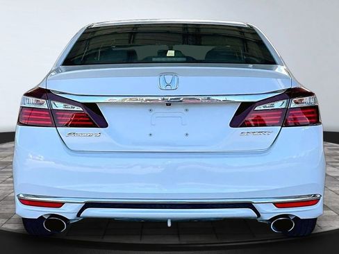 Used 2017 Honda Accord Sport image 5