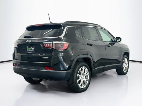 Used 2023 Jeep Compass Latitude w/ Sun and Sound Group AWD/4WD image 9