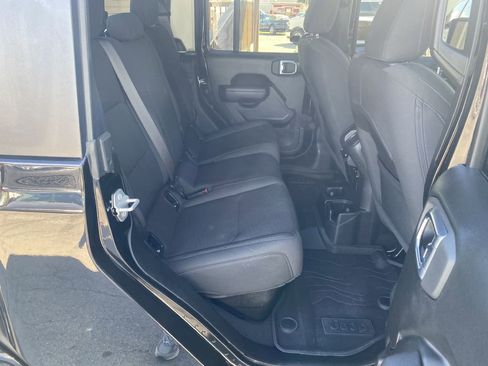 Used 2022 Jeep Gladiator Sport image 17