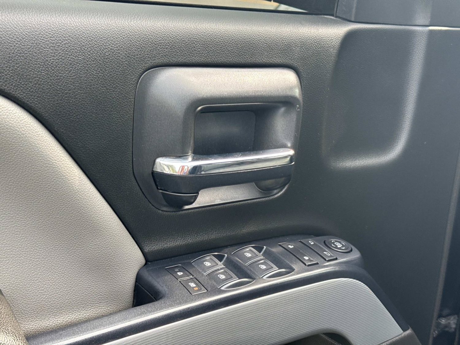 Used 2018 Chevrolet Silverado 1500 LT w/ All Star Edition AWD/4WD image 29