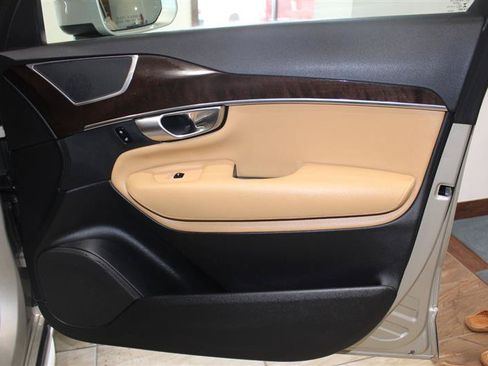 Used 2017 Volvo XC90 T5 Momentum AWD/4WD image 30