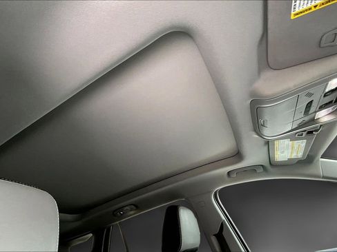 Used 2022 GMC Terrain SLT w/ Tech Package image 29