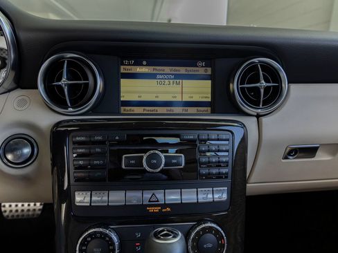 Used 2012 Mercedes-Benz SLK 250 image 17