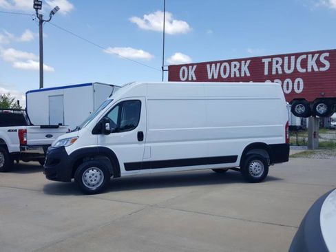 Used 2024 RAM ProMaster 2500 w/ Convenience Group FWD image 2