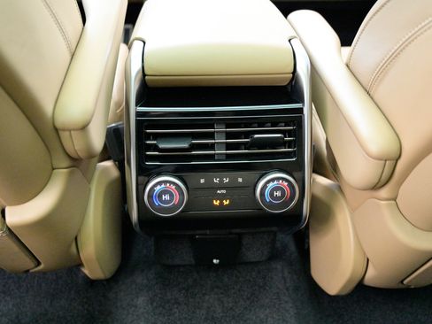 Used 2023 Land Rover Range Rover SE image 46