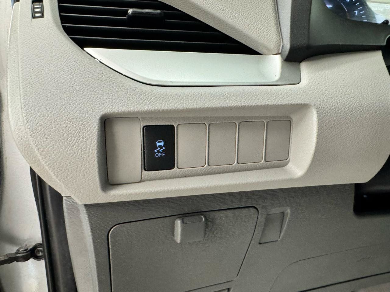 Used 2020 Toyota Sienna L FWD image 10