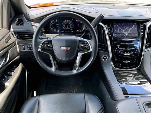 Used 2020 Cadillac Escalade Platinum RWD image 6