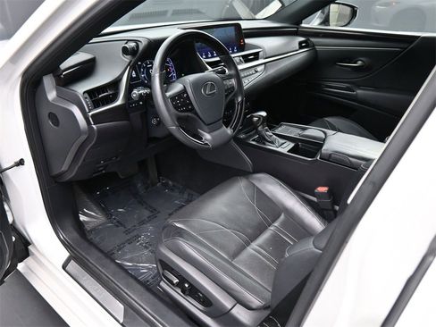 Used 2020 Lexus ES 350 Luxury image 2