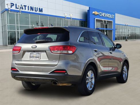 Used 2018 Kia Sorento LX image 5
