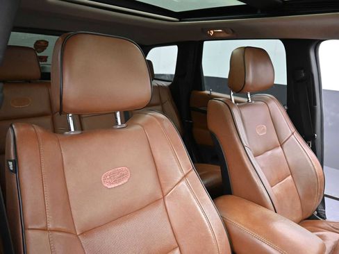 Used 2011 Jeep Grand Cherokee Overland Summit image 35