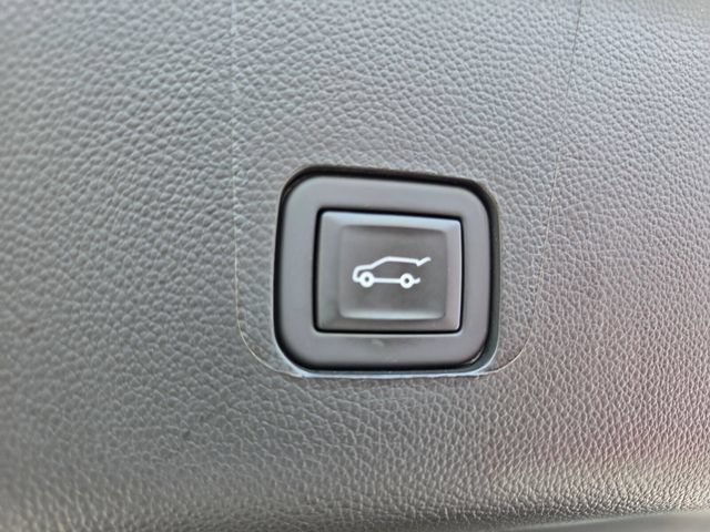 Used 2023 Chevrolet Traverse LT FWD image 19
