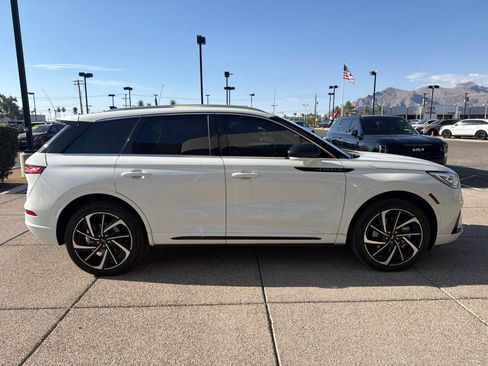 Used 2023 Lincoln Corsair Grand Touring AWD/4WD image 4
