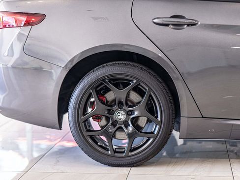 Used 2022 Alfa Romeo Giulia Ti AWD/4WD image 11