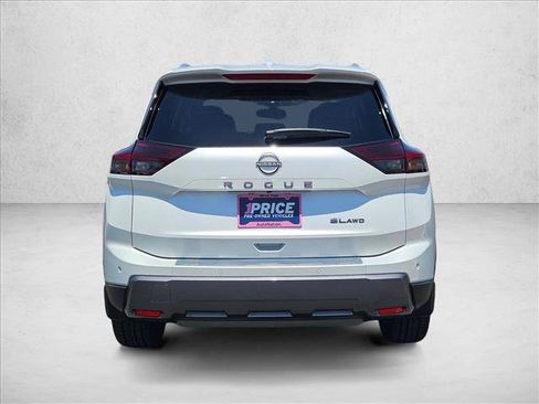Used 2024 Nissan Rogue SL AWD/4WD image 8