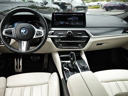Used 2023 BMW 530e xDrive w/ M Sport Package AWD/4WD image 25
