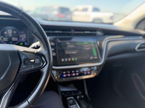 Used 2022 Chevrolet Bolt EUV LT w/ Convenience Package FWD image 8
