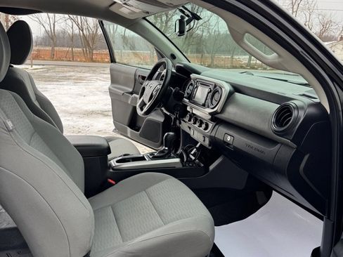 Used 2016 Toyota Tacoma 4x4 Access Cab image 19