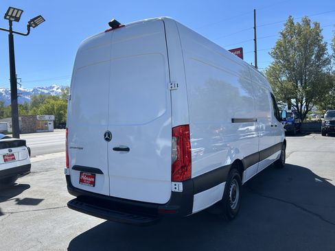 Used 2022 Mercedes-Benz Sprinter 2500 image 7