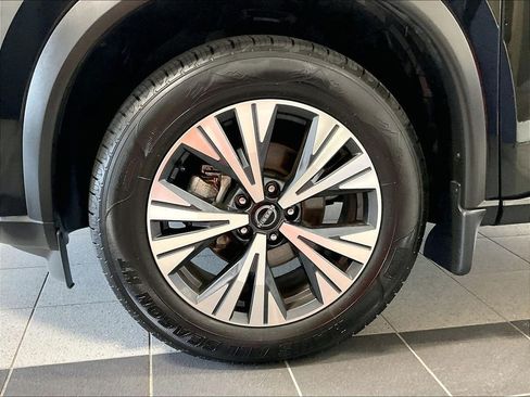 Used 2023 Nissan Rogue SV AWD/4WD image 7