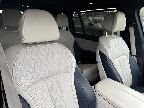 Used 2022 BMW X7 xDrive40i w/ M Sport Package image 17