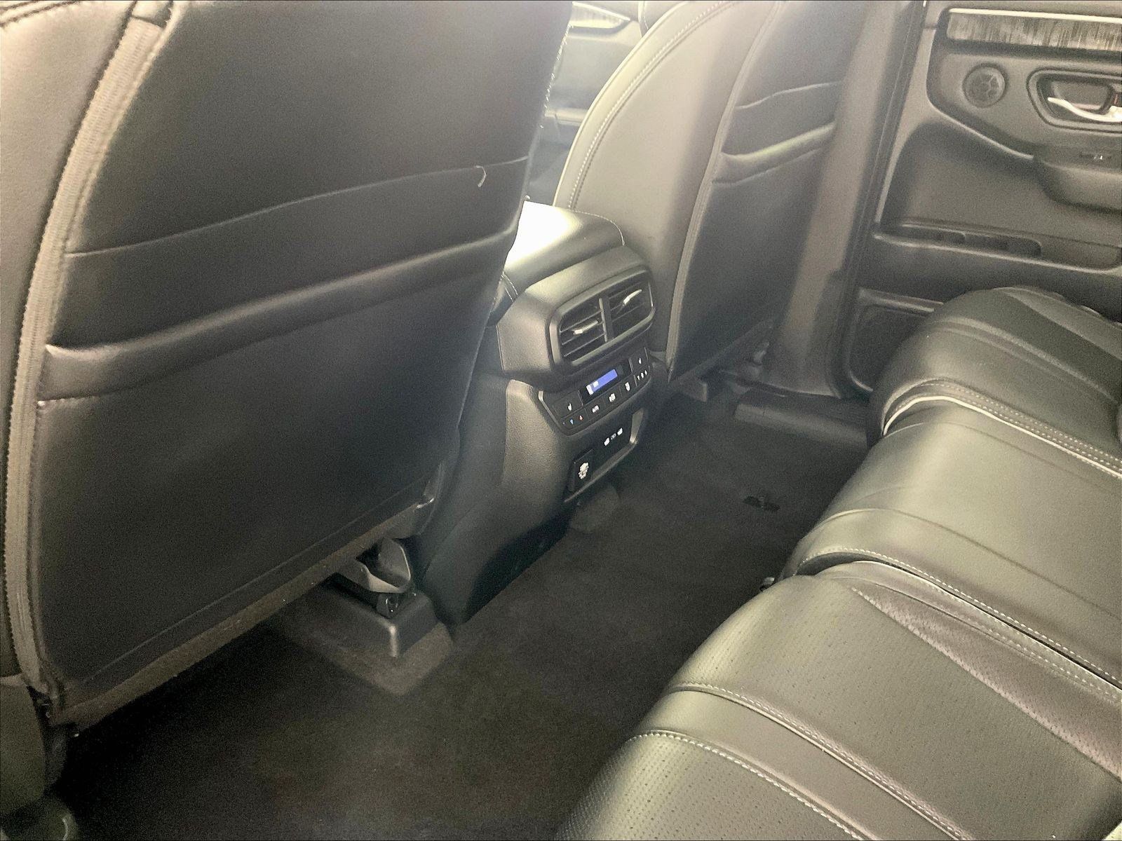 Used 2025 Honda Pilot Elite image 17