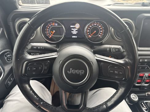 Used 2021 Jeep Gladiator Willys image 17
