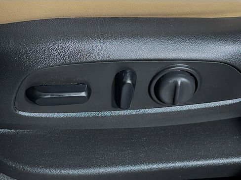 Used 2019 Buick Enclave Essence image 16