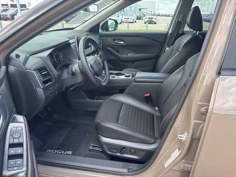 Used 2025 Nissan Rogue SV AWD/4WD image 18