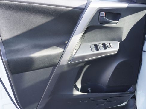 Used 2018 Toyota RAV4 LE image 17