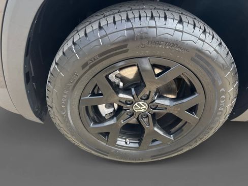 Used 2025 Volkswagen Atlas Peak Edition SE AWD/4WD image 8