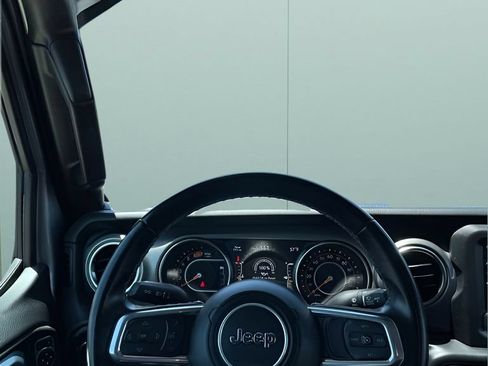 Used 2021 Jeep Wrangler Unlimited Sahara AWD/4WD image 19