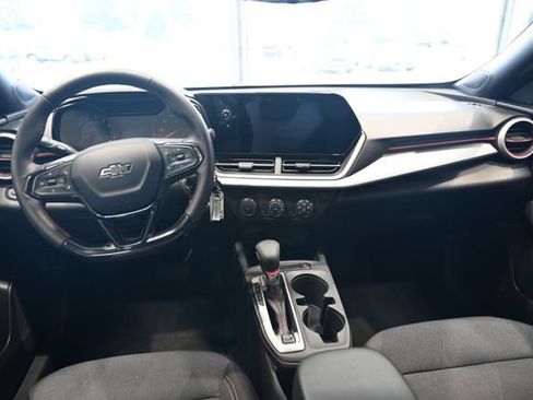 Used 2024 Chevrolet Trax RS w/ Driver Confidence Package FWD image 12