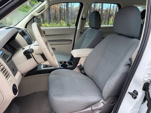 Used 2009 Ford Escape XLS FWD image 11