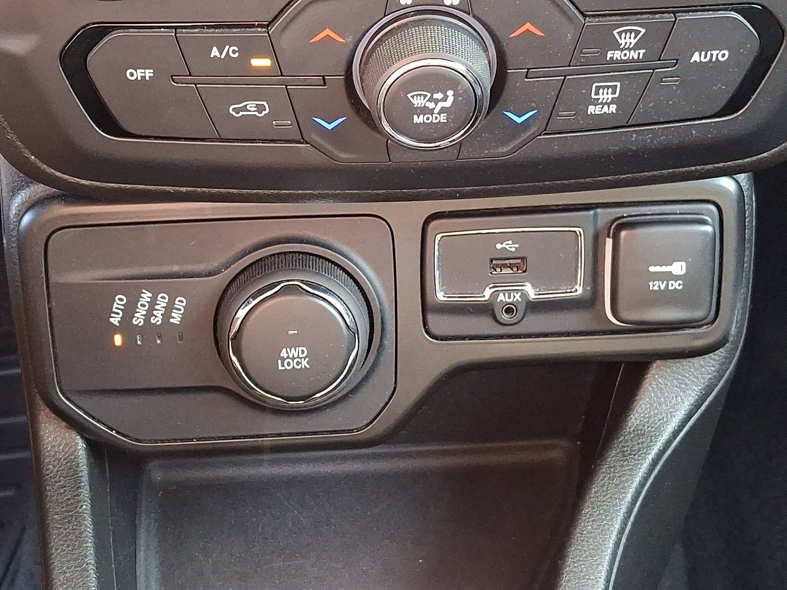 Used 2023 Jeep Renegade Latitude AWD/4WD image 24