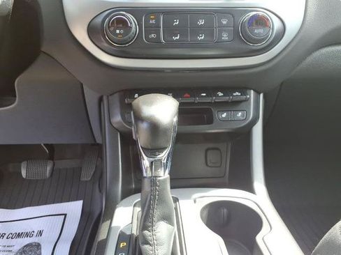 Used 2022 Chevrolet Colorado ZR2 AWD/4WD image 24